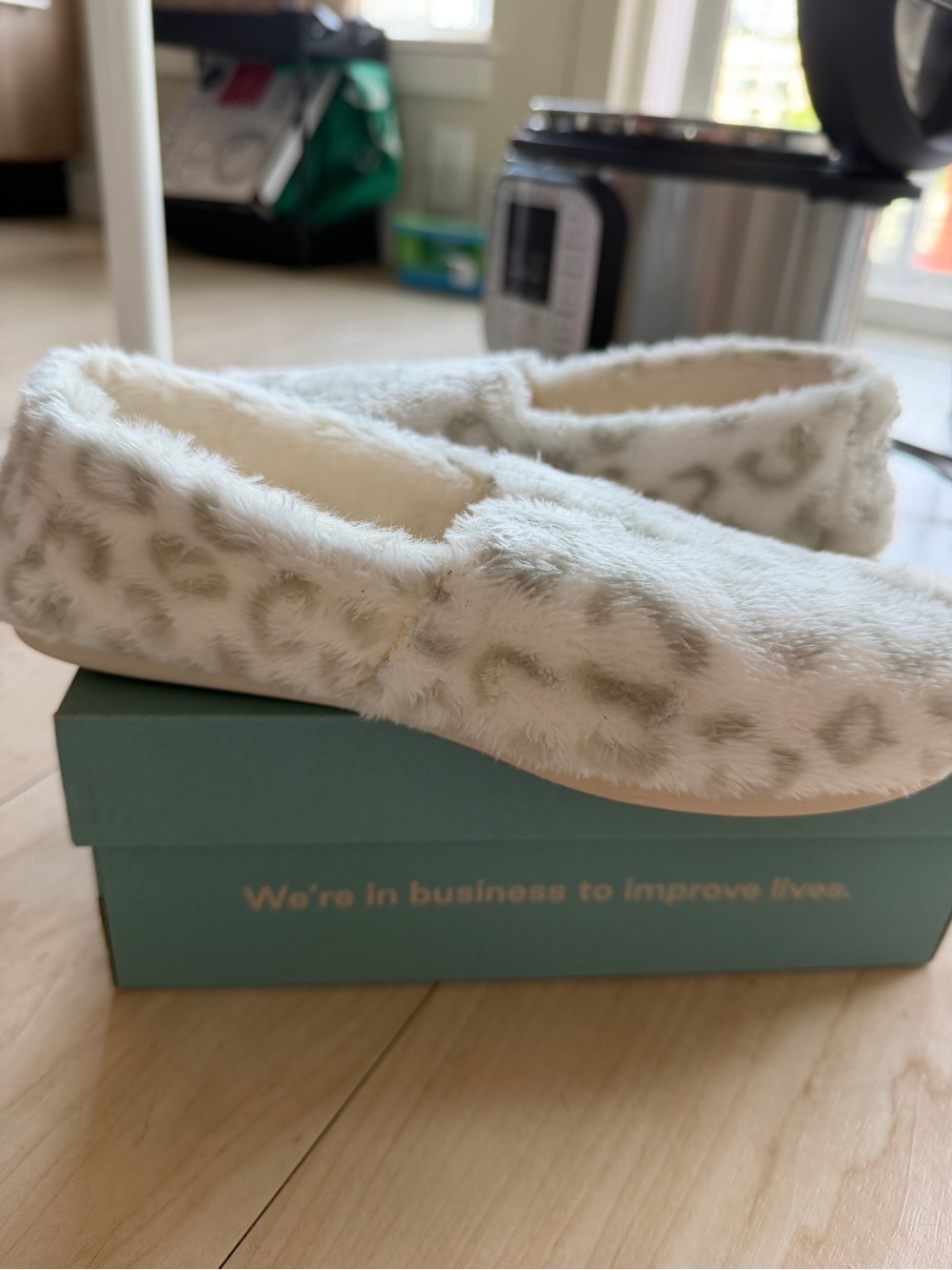 TOMS Women's Cream Leopard Faux-Fur Slip-Ons